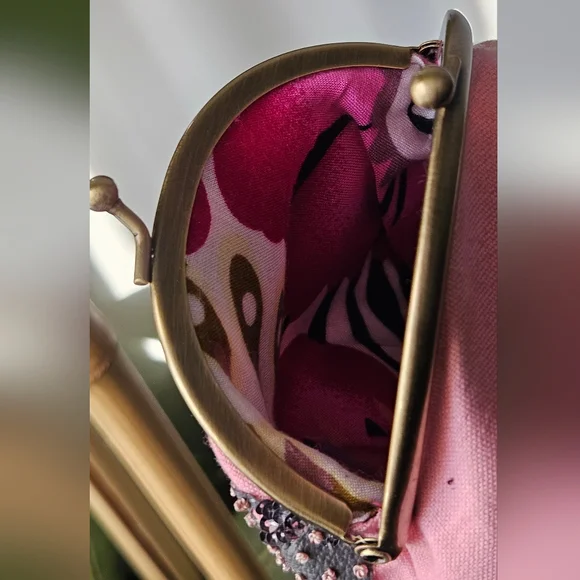 ANTHROPOLOGIE IPA-NIMA Elephant 

Kiss Lock Women's Beaded Pink Clutch Wallet - Picture 13 of 14